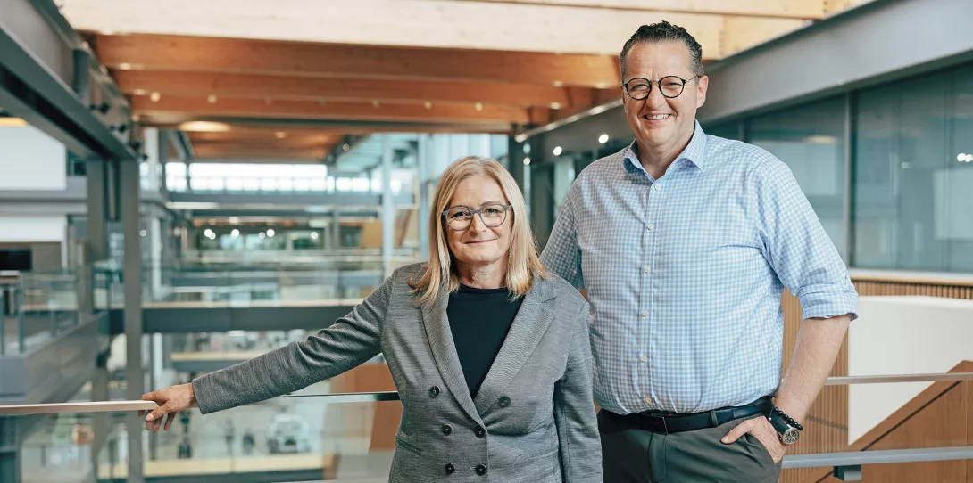 Barbara Bergmeier, Executive Director of Industrial Operations, and Dr. Heiko Gierhardt, Director Material Fulfilment at Jaguar Land Rover, a subsidiary of the India-​based Tata Group.