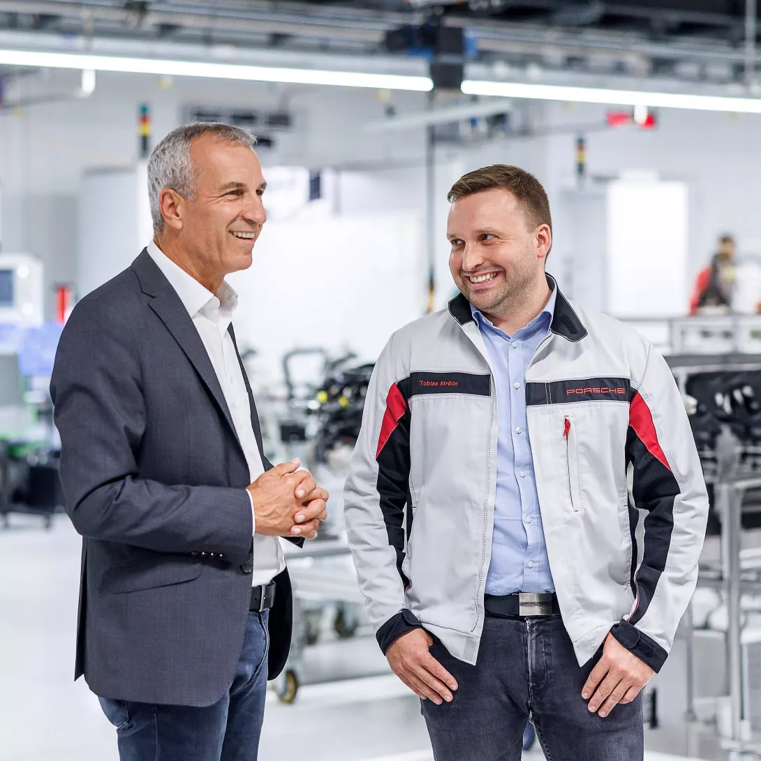 Albrecht Reimold, Member of the Board at Porsche, with Porsche Employee