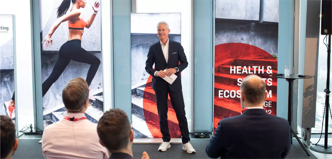 Eberhard Weiblen speaking in stage