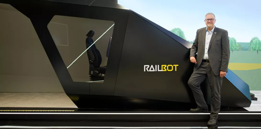In front of the “Railbot” in the Hitachi Rail showroom in Ditzingen, near Stuttgart: In his role as Vice President Markets Germany & Global Account Manager Deutsche Bahn, Markus Fritz is driving forward the modernization of rail transport in Germany.