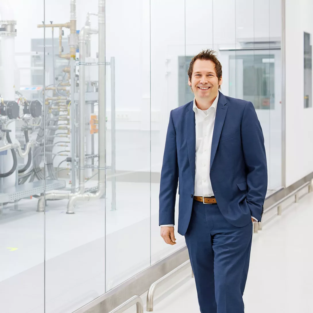 Horst Schmidt, Head of Power & Vacuum at Siemens Healthineers, outside the clean room. He wants the new factory to set new standards.