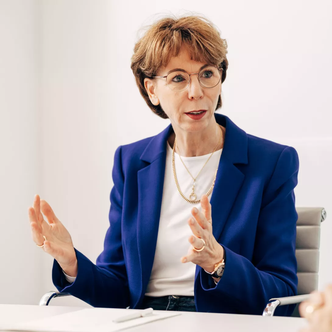 Hauke Stars ist seit Februar 2022 Mitglied des Vorstands der Volkswagen AG für den Geschäftsbereich IT. Sie verantwortet konzernweit alle Aktivitäten in den Bereichen IT, Daten, Organisationsentwicklung und Prozessmanagement.