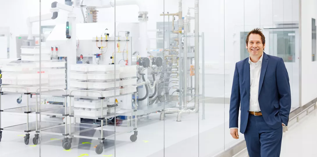Horst Schmidt, Head of Power & Vacuum at Siemens Healthineers, outside the clean room. He wants the new factory to set new standards.