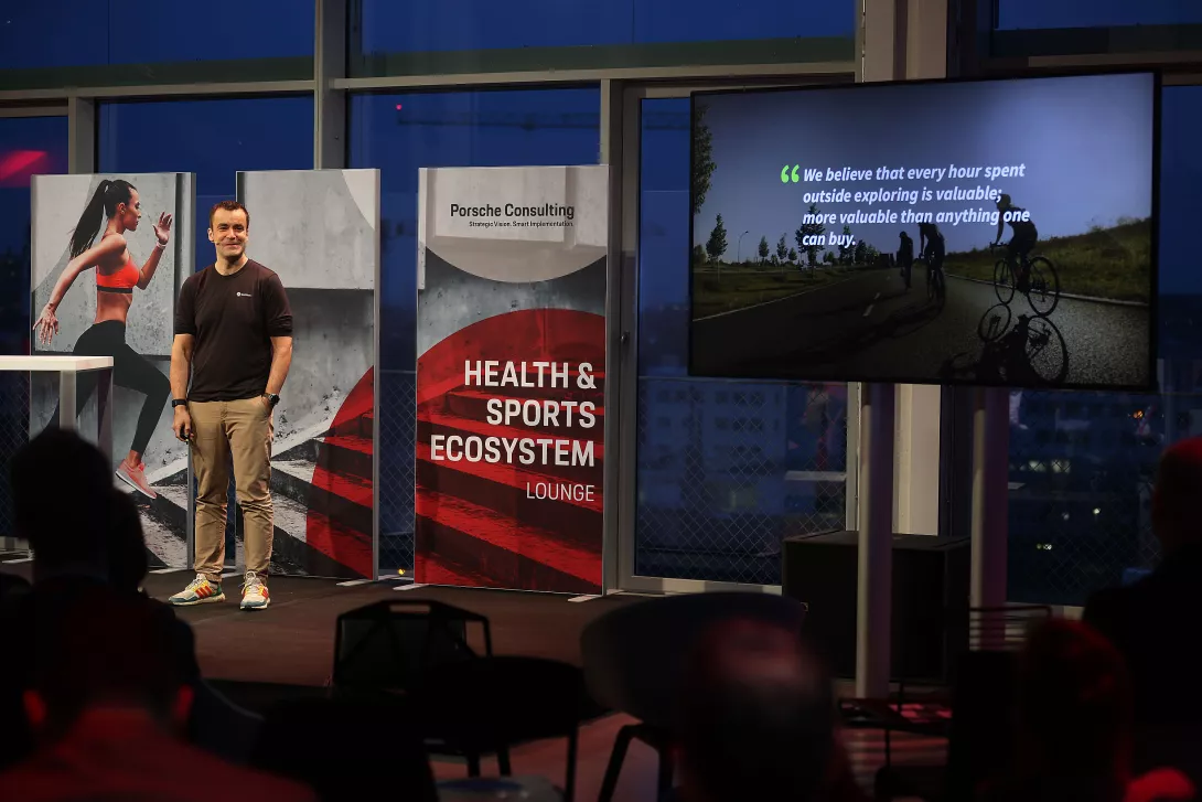 Marco Prosch speaking at the Porsche Consulting Health and Sports Lounge in Munich