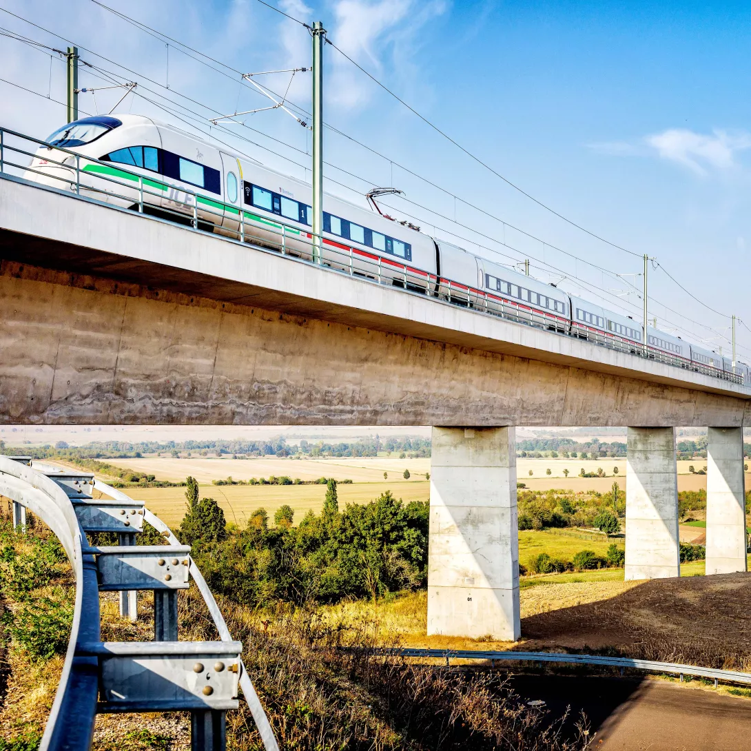 Completed in 2012, the Unstruttalbrücke between Erfurt and Leipzig is the second-longest railway bridge in Germany, with a length of 2.7 kilometers and a height of 49 meters. It is part of a new 123-kilometer line that cost 2.8 billion euros. The rail infrastructure system needs more planning stability, including for exceptional projects of this type — especially when it comes to funding.