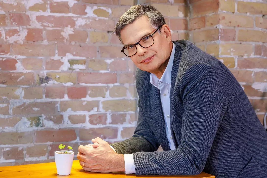 “Thinking globally and acting locally are the recipe for success,” says Dr. Dirk Voeste, Chief Sustainability Officer for the Volkswagen Group. Porsche Consulting Magazine met with the biologist in a former soap factory in Berlin.