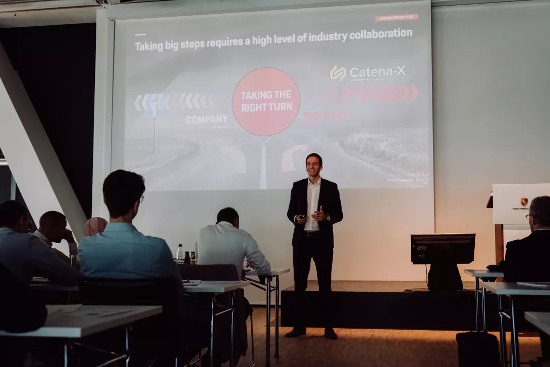 Speaker on Stage, Topic Industry Collaboration